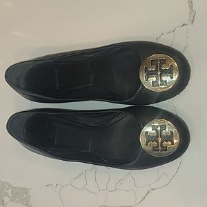 Black Tory Flats